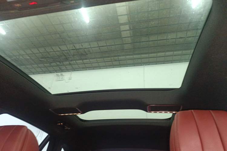 Used Mercedes-Benz GLC 2022 Second Facelift GLC 260 L 4MATIC Luxury Edition Headliner
