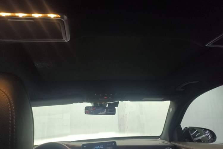 Used Mercedes-Benz GLC 2022 Second Facelift GLC 260 L 4MATIC Luxury Edition Headliner