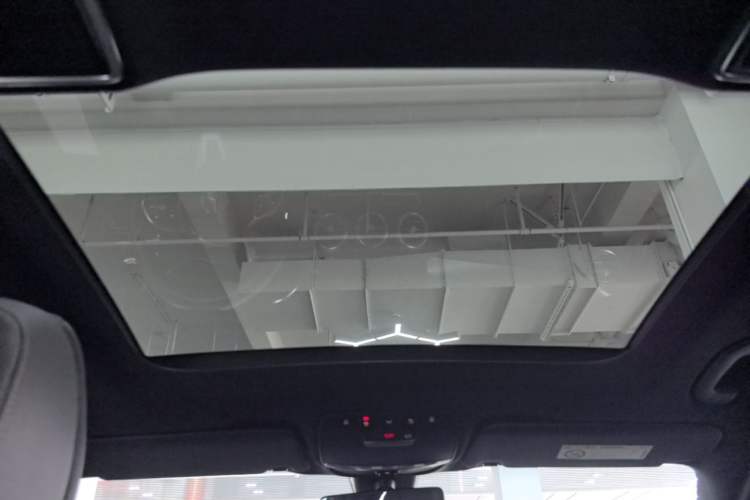 Used Mercedes-Benz GLC 2022 Facelift GLC 260 L 4MATIC Luxury Edition Headliner
