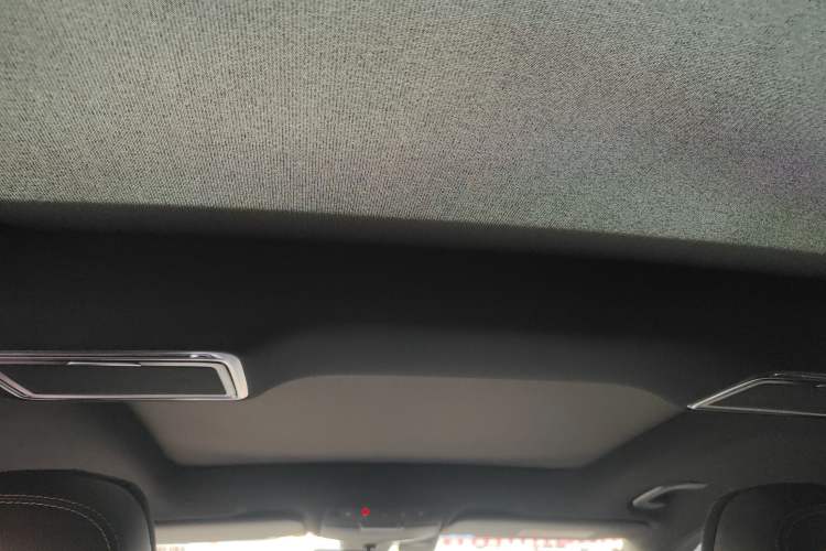 Used Mercedes-Benz GLC 2022 Facelift GLC 260 L 4MATIC Luxury Edition Headliner