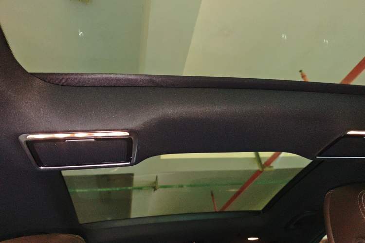 Used Mercedes-Benz GLC 2022 Refreshed GLC 300 L 4MATIC Dynamic Edition Prestige Version Headliner