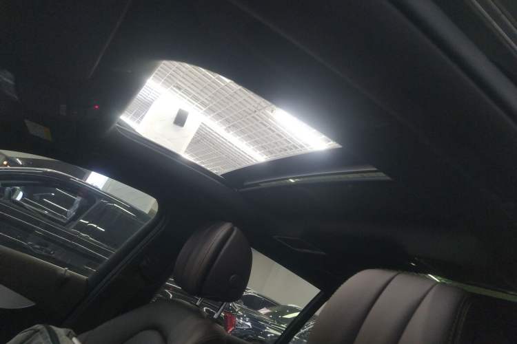 Used Mercedes-Benz GLC 2022 Facelifted GLC 260 L 4MATIC Dynamic Edition Headliner