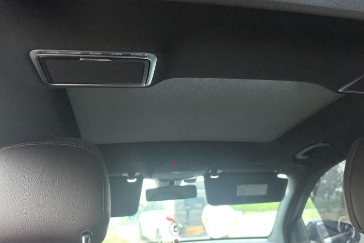 Used Mercedes-Benz GLC 2022 Refreshed GLC 260 L 4MATIC Dynamic Edition Headliner
