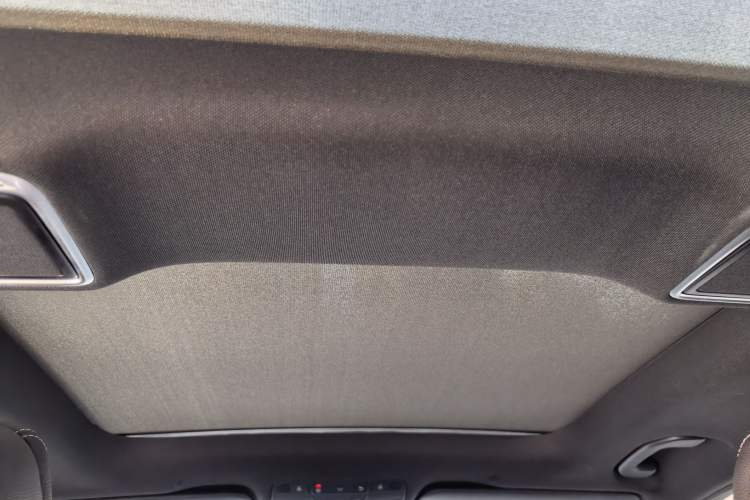 Used Mercedes-Benz GLC 2022 Refreshed GLC 260 L 4MATIC Dynamic Edition Headliner