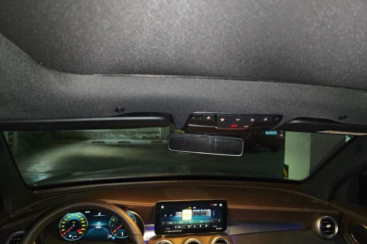 Used Mercedes-Benz GLC 2022 Second Facelift GLC 260 L 4MATIC Luxury Edition Headliner