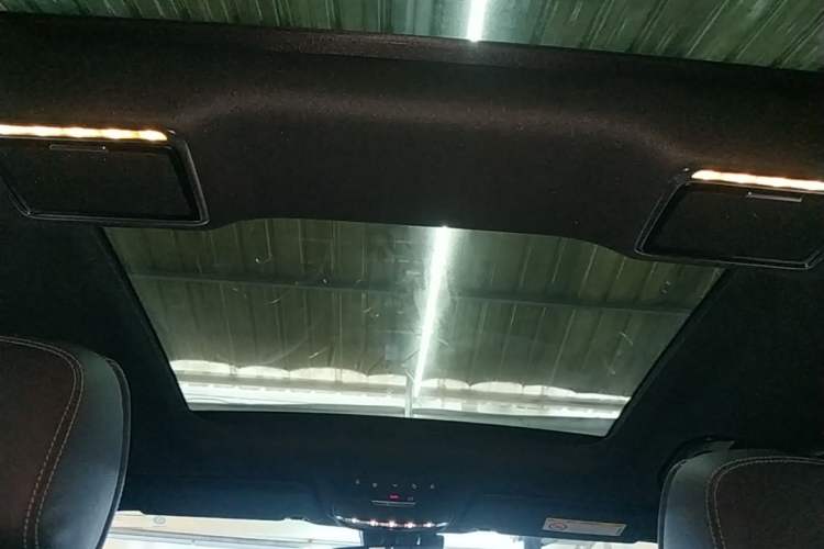 Used Mercedes-Benz GLC 2022 Second Facelift GLC 260 L 4MATIC Dynamic Edition Headliner