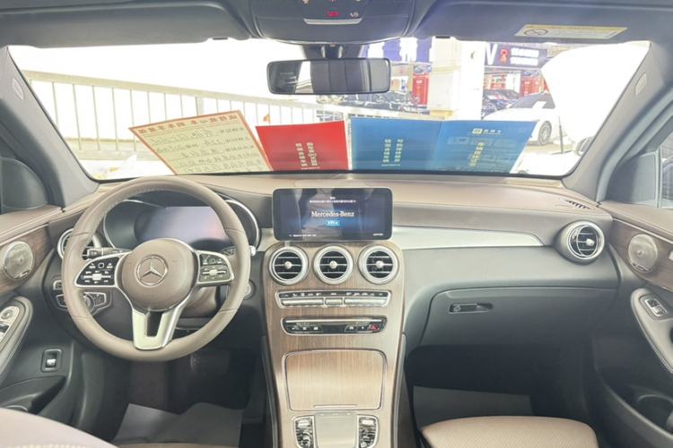 Used Mercedes-Benz GLC 2022 Second Facelift GLC 260 L 4MATIC Dynamic Edition Interior 1