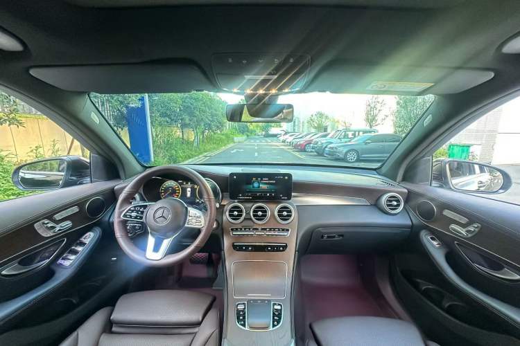 Used Mercedes-Benz GLC 2022 Facelift GLC 260 L 4MATIC Luxury Edition Interior 1