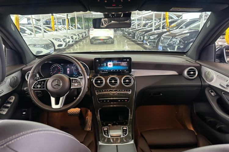 Used Mercedes-Benz GLC 2022 Second Facelift GLC 260 L 4MATIC Dynamic Edition Interior 1