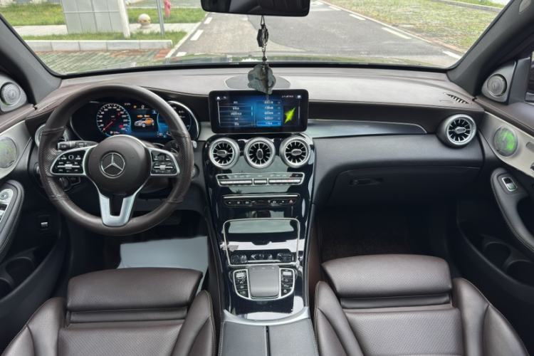 Used Mercedes-Benz GLC 2022 Second Facelift GLC 260 L 4MATIC Dynamic Edition Interior 1