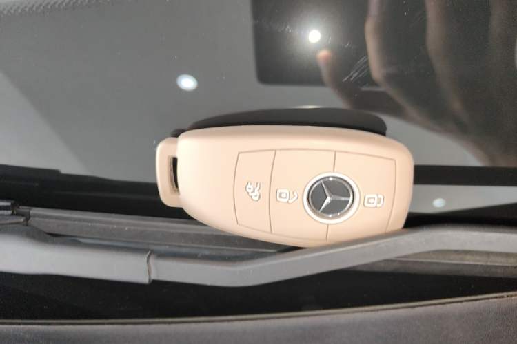 Used Mercedes-Benz GLC 2022 Second Facelift GLC 260 L 4MATIC Luxury Edition Interior 1