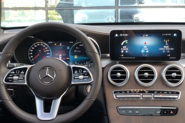 Used Mercedes-Benz GLC 2022 Second Facelift GLC 260 L 4MATIC Luxury Edition Interior 1