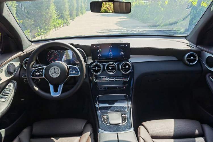 Used Mercedes-Benz GLC 2022 Facelifted GLC 260 L 4MATIC Dynamic Edition Interior 1