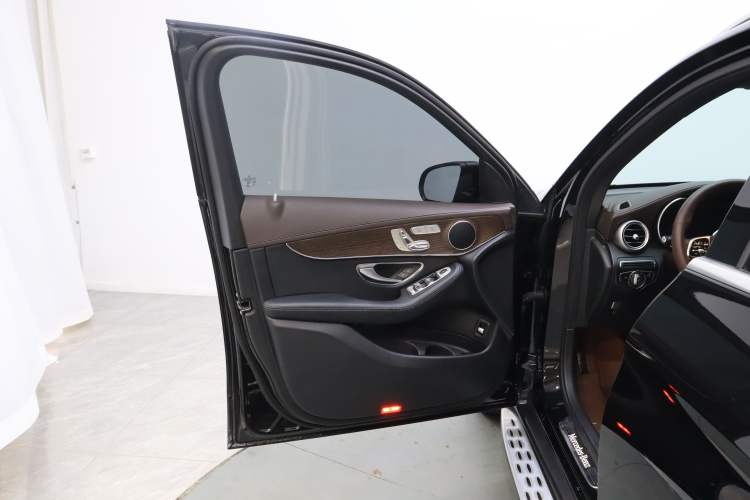 Used Mercedes-Benz GLC 2022 Refreshed GLC 300 L 4MATIC Dynamic Edition Prestige Version Interior 1