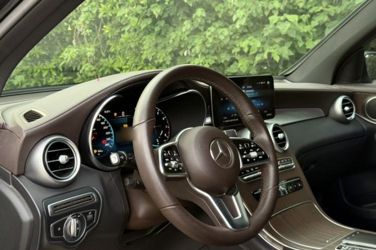 Used Mercedes-Benz GLC 2022 Facelift GLC 260 L 4MATIC Luxury Edition Interior 11