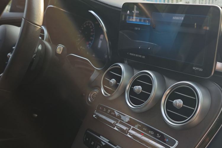 Used Mercedes-Benz GLC 2022 GLC 260 L 4MATIC Luxury Model Interior 11