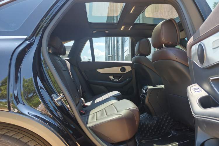 Used Mercedes-Benz GLC 2022 Facelifted GLC 260 L 4MATIC Dynamic Edition Interior 11