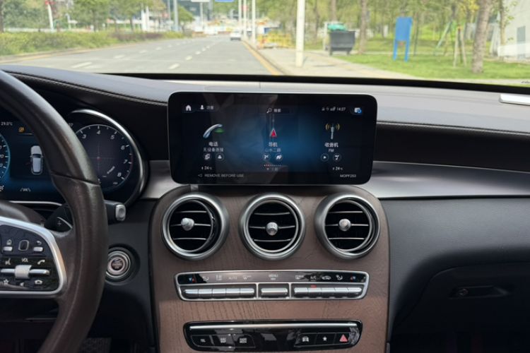Used Mercedes-Benz GLC 2022 Facelift GLC 300 L 4MATIC Luxury Edition Interior 11