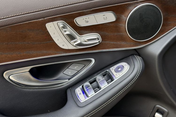 Used Mercedes-Benz GLC 2022 Facelift GLC 260 L 4MATIC Luxury Edition Interior 12