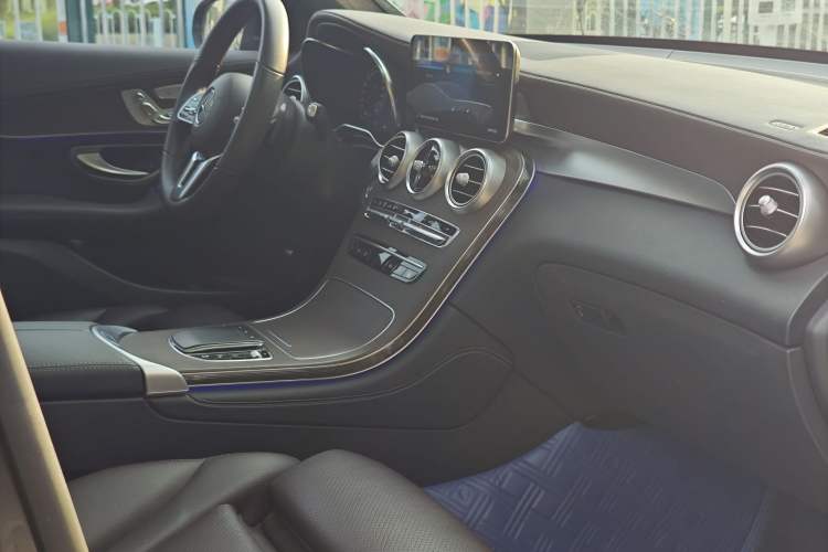 Used Mercedes-Benz GLC 2022 GLC 260 L 4MATIC Luxury Model Interior 12
