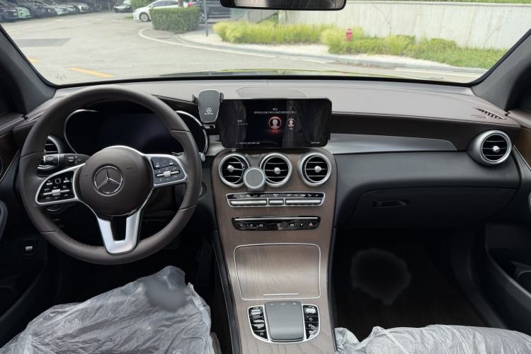 Used Mercedes-Benz GLC 2022 Facelift GLC 260 L 4MATIC Luxury Edition Interior 2