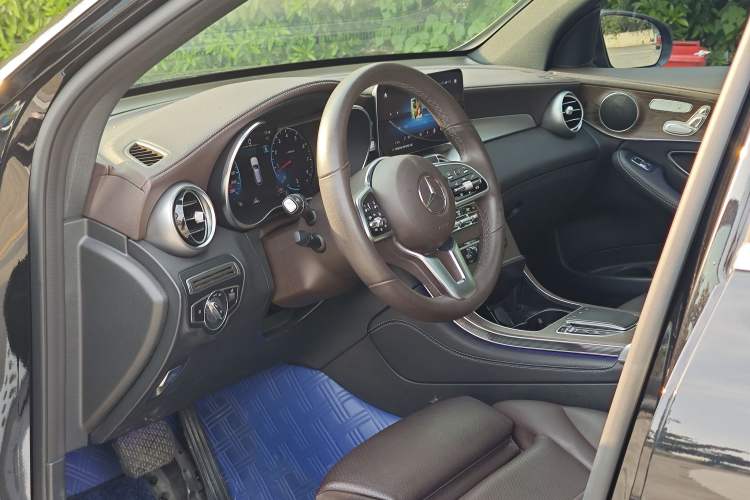 Used Mercedes-Benz GLC 2022 GLC 260 L 4MATIC Luxury Model Interior 2