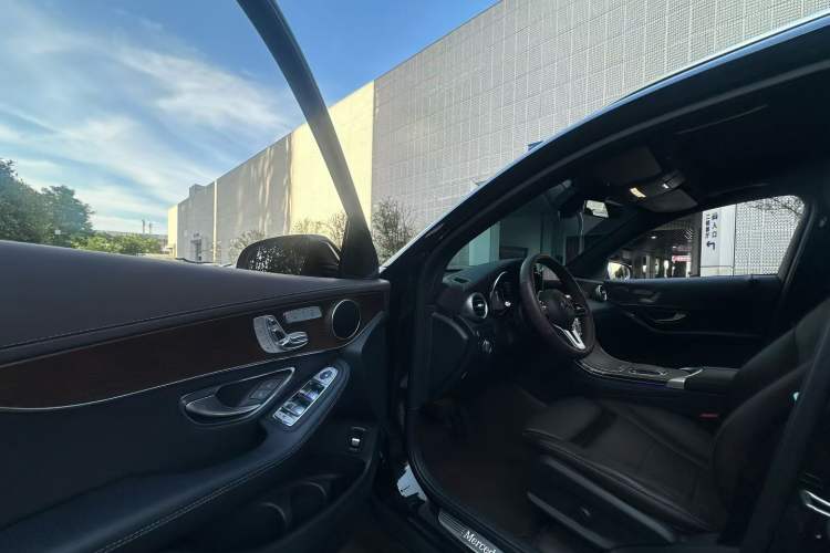 Used Mercedes-Benz GLC 2022 Facelift GLC 260 L 4MATIC Luxury Edition Interior 2
