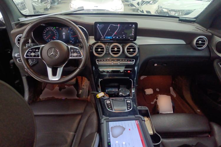 Used Mercedes-Benz GLC 2022 Second Facelift GLC 260 L 4MATIC Dynamic Edition Interior 2