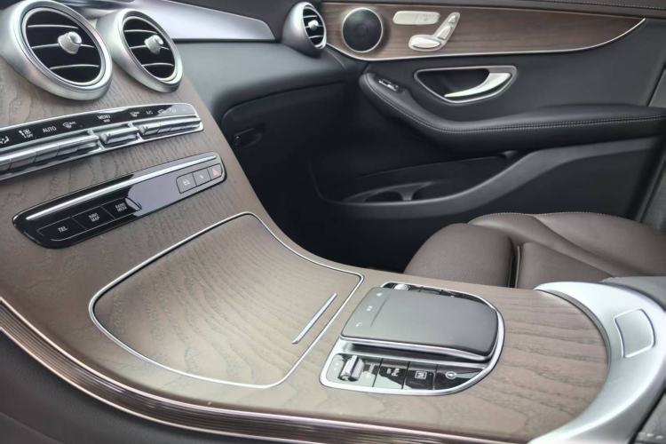 Used Mercedes-Benz GLC 2022 Second Facelift GLC 260 L 4MATIC Luxury Edition Interior 2