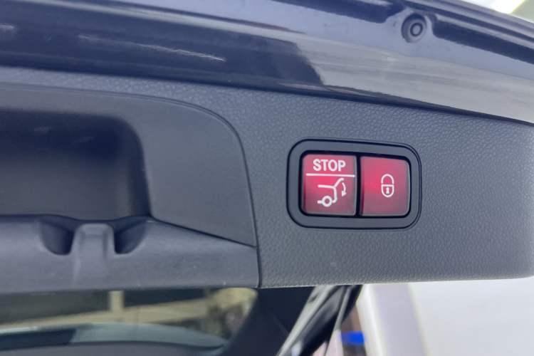 Used Mercedes-Benz GLC 2022 Refreshed GLC 300 L 4MATIC Dynamic Edition Interior 2