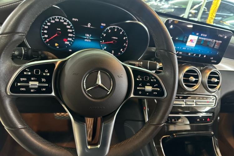 Used Mercedes-Benz GLC 2022 Second Facelift GLC 260 L 4MATIC Dynamic Edition Interior 2