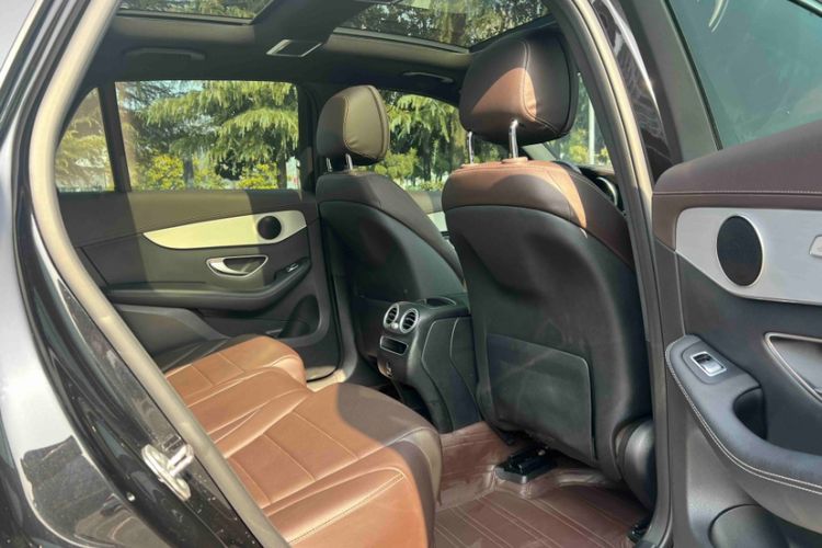 Used Mercedes-Benz GLC 2022 Second Facelift GLC 260 L 4MATIC Dynamic Edition Interior 2