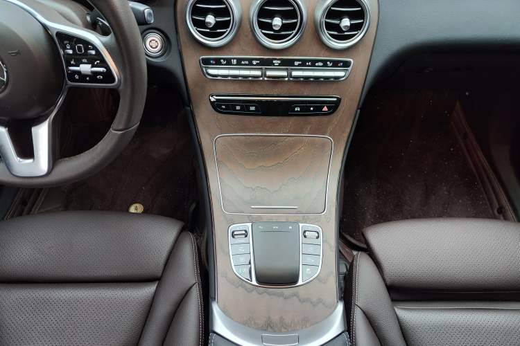 Used Mercedes-Benz GLC 2022 Second Facelift GLC 260 L 4MATIC Luxury Edition Interior 2