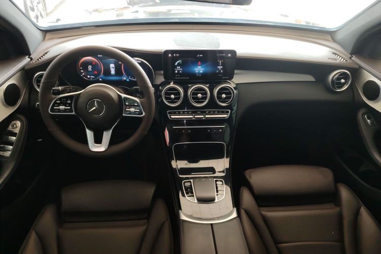 Used Mercedes-Benz GLC 2022 Refreshed GLC 260 L 4MATIC Dynamic Edition Interior 2