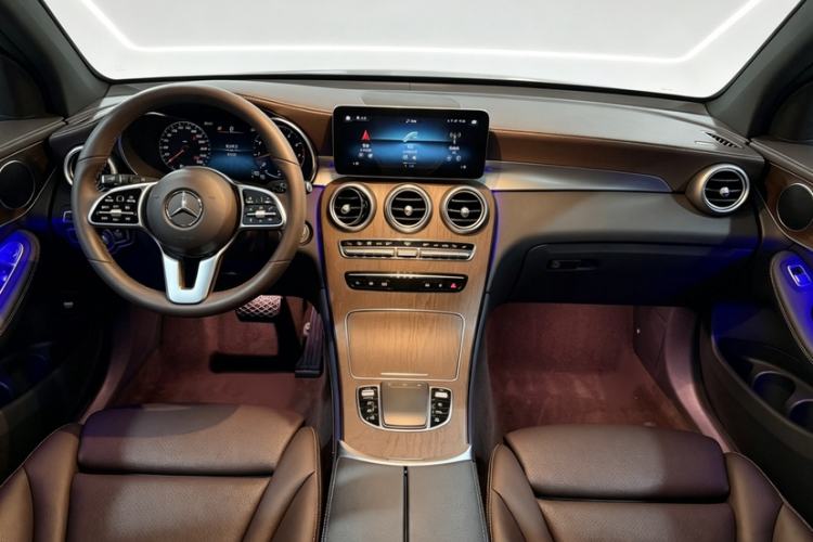 Used Mercedes-Benz GLC 2022 Second Facelift GLC 260 L 4MATIC Luxury Edition Interior 2