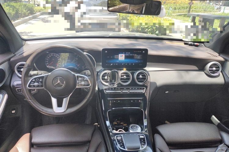 Used Mercedes-Benz GLC 2022 Refreshed GLC 260 L 4MATIC Dynamic Edition Interior 2