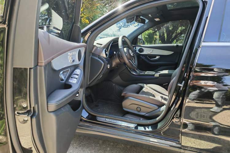 Used Mercedes-Benz GLC 2022 Facelifted GLC 260 L 4MATIC Dynamic Edition Interior 2