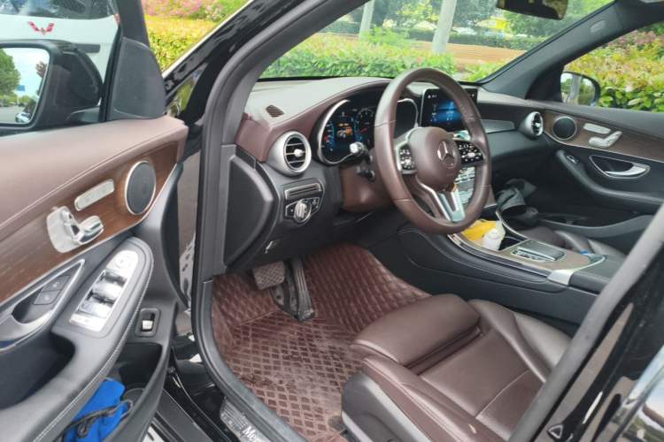 Used Mercedes-Benz GLC 2022 GLC 260 L 4MATIC Luxury Model Interior 3