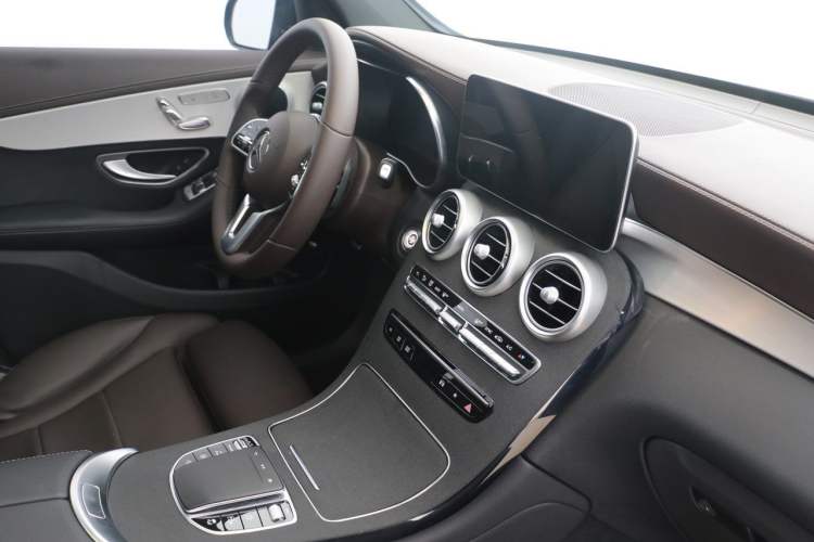 Used Mercedes-Benz GLC 2022 Facelifted GLC 260 L 4MATIC Dynamic Edition Interior 3