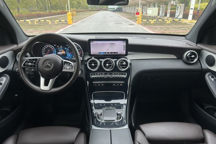 Used Mercedes-Benz GLC 2022 Refreshed GLC 260 L 4MATIC Dynamic Edition Interior 3