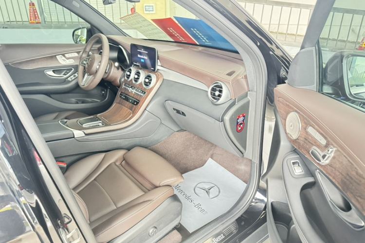 Used Mercedes-Benz GLC 2022 Second Facelift GLC 260 L 4MATIC Dynamic Edition Interior 3