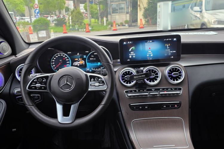 Used Mercedes-Benz GLC 2022 Facelift GLC 260 L 4MATIC Luxury Edition Interior 3