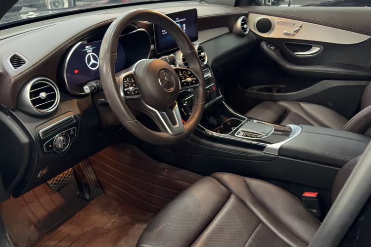 Used Mercedes-Benz GLC 2022 Second Facelift GLC 260 L 4MATIC Dynamic Edition Interior 3