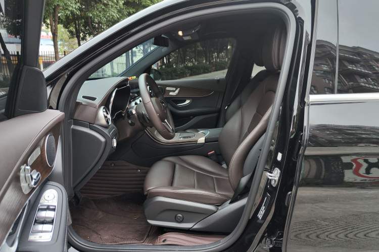 Used Mercedes-Benz GLC 2022 Second Facelift GLC 260 L 4MATIC Luxury Edition Interior 3