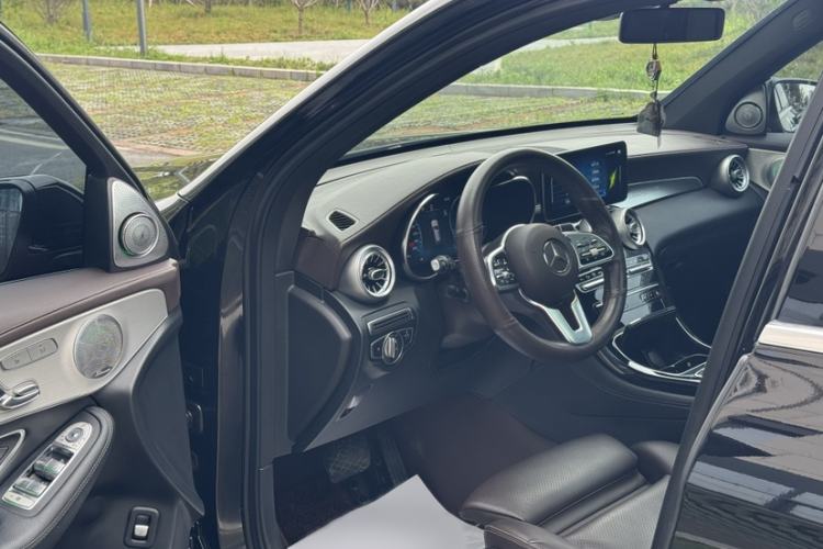 Used Mercedes-Benz GLC 2022 Second Facelift GLC 260 L 4MATIC Dynamic Edition Interior 3