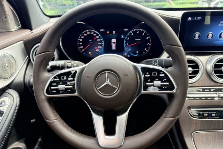Used Mercedes-Benz GLC 2022 Second Facelift GLC 260 L 4MATIC Dynamic Edition Interior 3