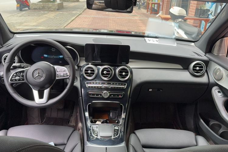 Used Mercedes-Benz GLC 2022 Facelifted GLC 260 L 4MATIC Dynamic Edition Interior 3