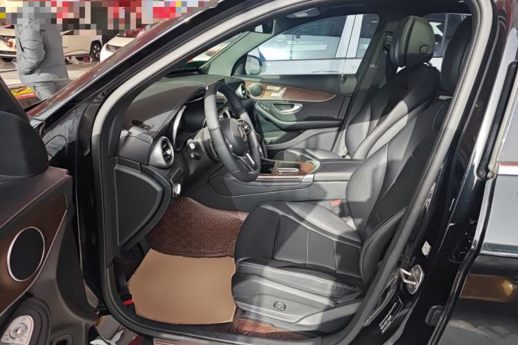 Used Mercedes-Benz GLC 2022 Second Facelift GLC 260 L 4MATIC Luxury Edition Interior 3