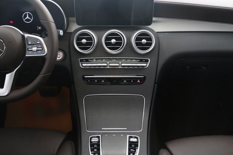 Used Mercedes-Benz GLC 2022 Facelifted GLC 260 L 4MATIC Dynamic Edition Interior 4