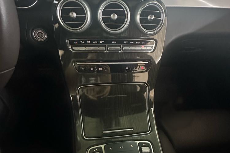 Used Mercedes-Benz GLC 2022 Second Facelift GLC 260 L 4MATIC Dynamic Edition Interior 4